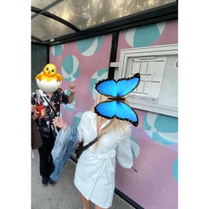 Klänning från ARKET - Denna klänning är använd en gång. I bra skick, linneskjort klänning💕 Så somrig och casual🦋