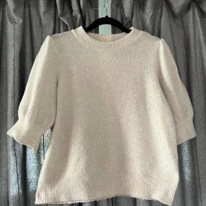 Tröja  - Från Veromoda!  Säljer då den är för liten 