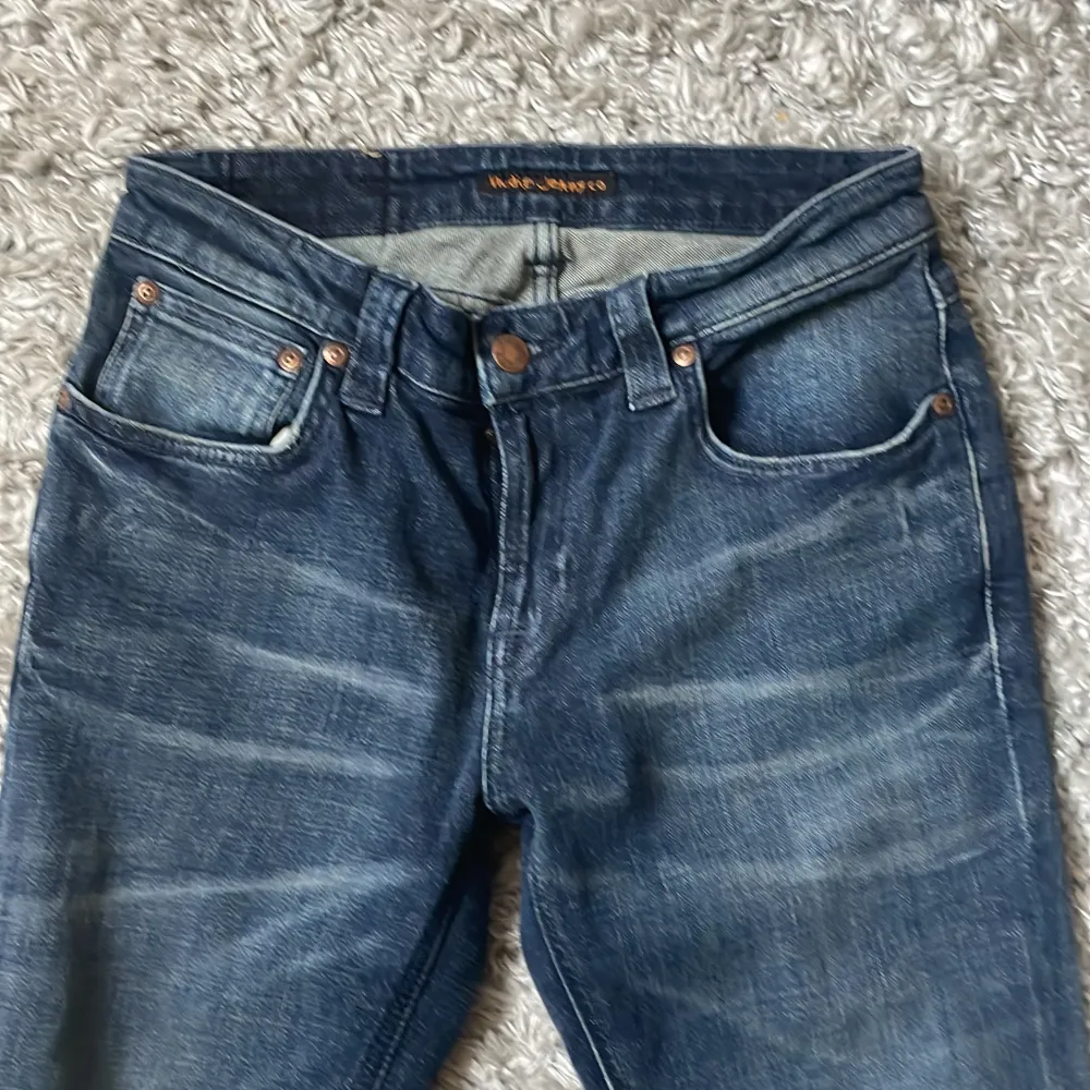 Nudie jeans low waist. Mått: W29 L34. Perfekt skick. Säljer dem då jag trodde det var herr jeans. Jeans & Byxor.