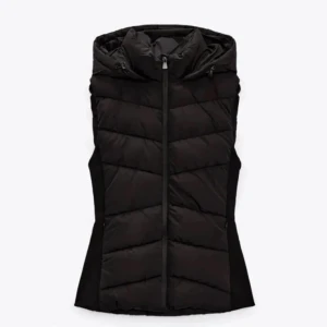 Zara väst - Jätte skön väst ifrån zara i storlek  Köpt för 400 kr Man får en snatched waist med den😻  Användt ett fåtal gånger