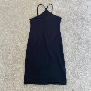 Klänning  - Helt ny klänning från hm aldrig andvända jätte fin till sommaren storlek S.💗 Tror inte dena klänning finns längre hos hm.