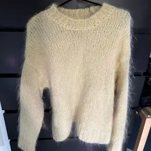 En mohair sweater från H&M. Storlek S