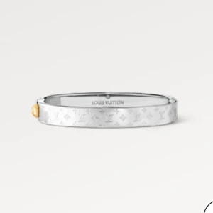 Louis Vuitton Bracelet  - Äkta! Och är Silver!  Org pris: 6700 Nytt pris: 3500 (eller kan diskutera) 