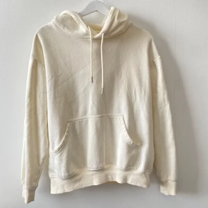 Vit hoodie  - Måttligt använd, köpt för 2 år sedan