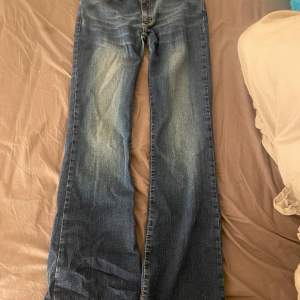 Jeans utsvängda 