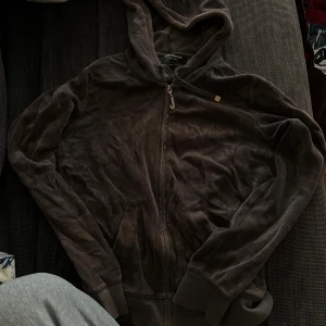 Juicy Couture Kofta - Juicy couture kofta mörkbrun storlek S bra skick