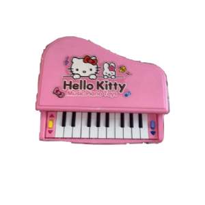 Hello kitty piano som jag hade när jag var liten💓 den är i perfekt skick och man måste sätta i batterier så att den ska funka. Perfekt för hello kitty fans eller en bra leksak för barn💓 Swish eller köp nu! 