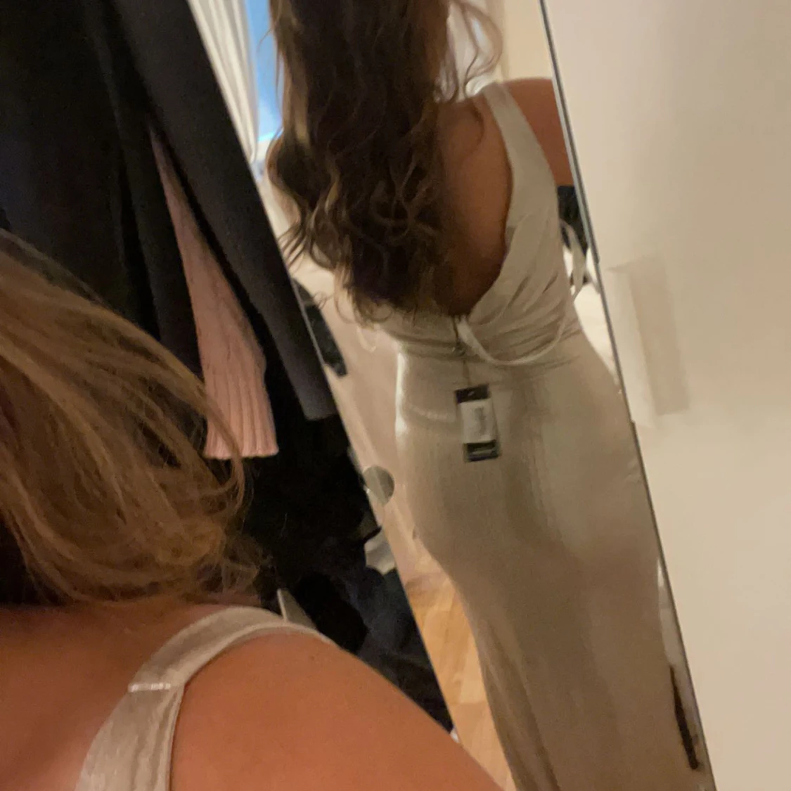 Säljer oanvänd balklänning med prislapp - 90