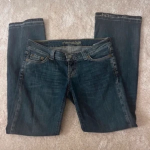 Lågmidjade jeans!! - Superfina köpta secondhand! Från american eagle och inga defekter men är uppsprätta där nere!