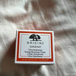 Säljer Origins GinZing Ultra-Hydrating Energy-Boosting Face Cream with Ginseng & Coffee 30 ml. Fick med den i nån julkalender Oöppnad. 