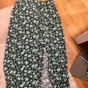 Långblommigkjol💚 - -Grönblommigkjol -Bekväm - slits 