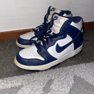 Nike Dunk High - Har använts några gånger. Fortfarande i bra skick. Storlek 38.5