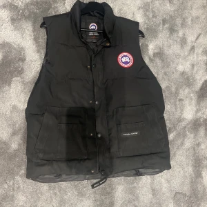 Canada goose - Storlek M skick 9/10 pris kan diskuteras vid snabb affär 