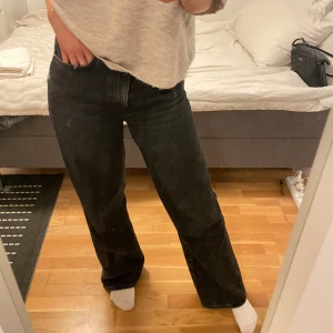 Jeans - Jeans i modellen Boulevard från Lager 157. Jättefina om du gillar modellen baggy. 🧡 Nypris 300kr