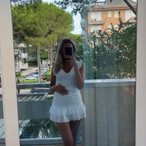 Minikjol i spets - Sååå fin minikjol i spets med inbyggda shorts!!! 💗💗💗