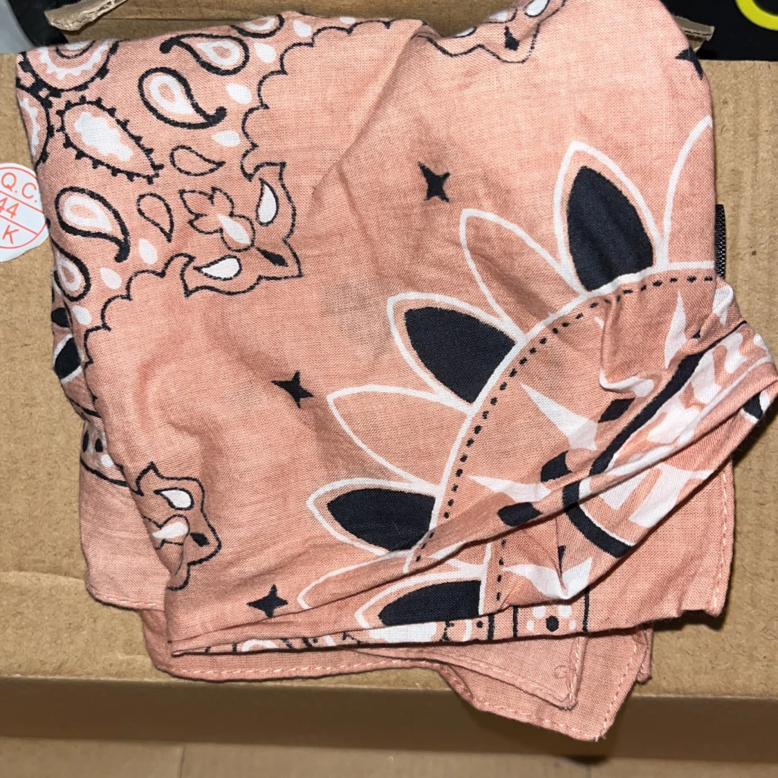 Färgglada halsdukar i olika mönster - 93