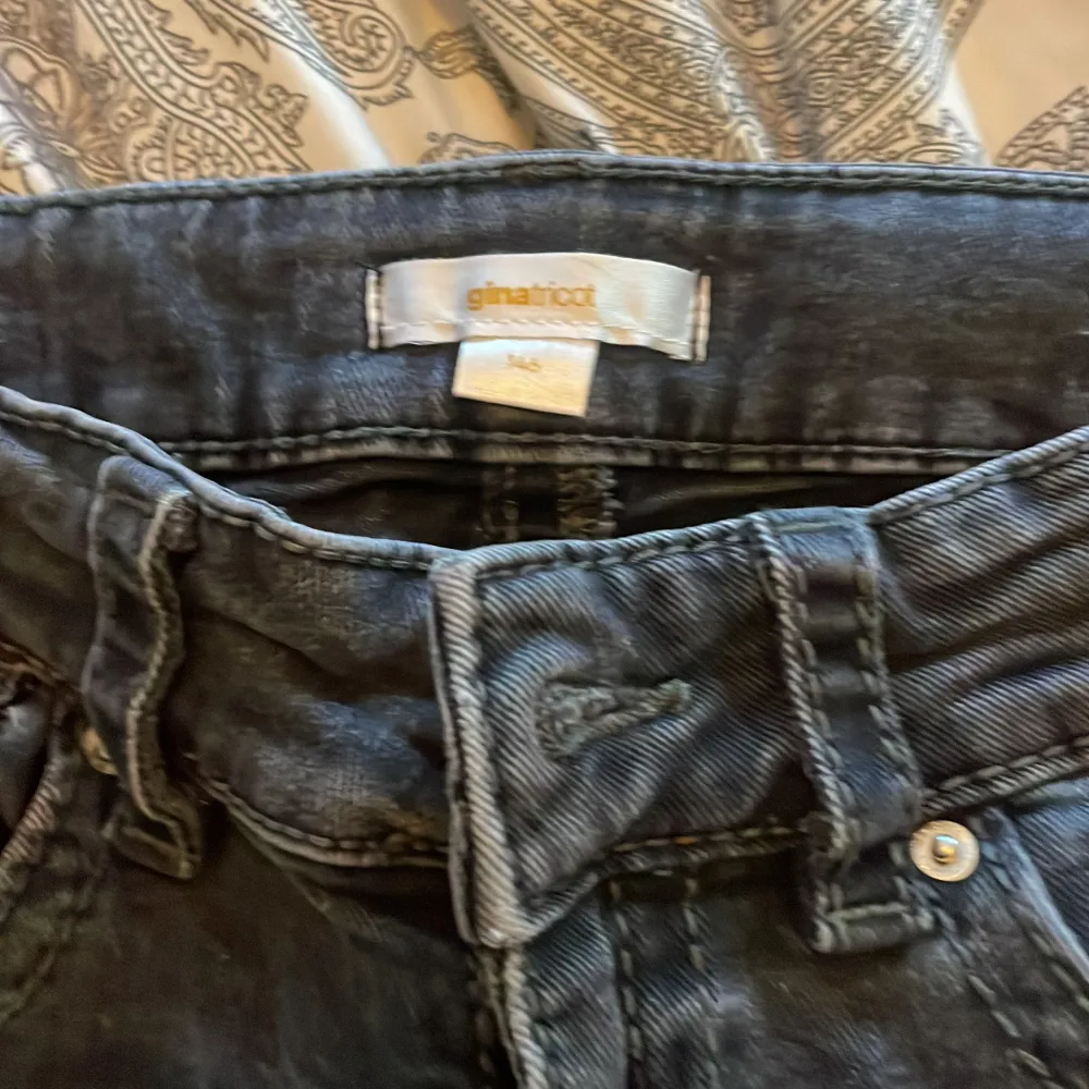 Fina low waist bootcut jeans från Gina ,Bra skick. Jeans & Byxor.