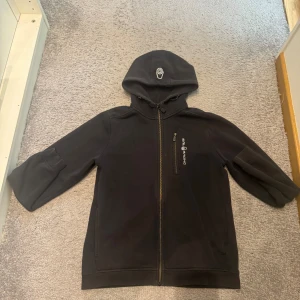 Svart sailracing tröja  - Hyfsat bra skick, lite blekt Ny pris 1000kr