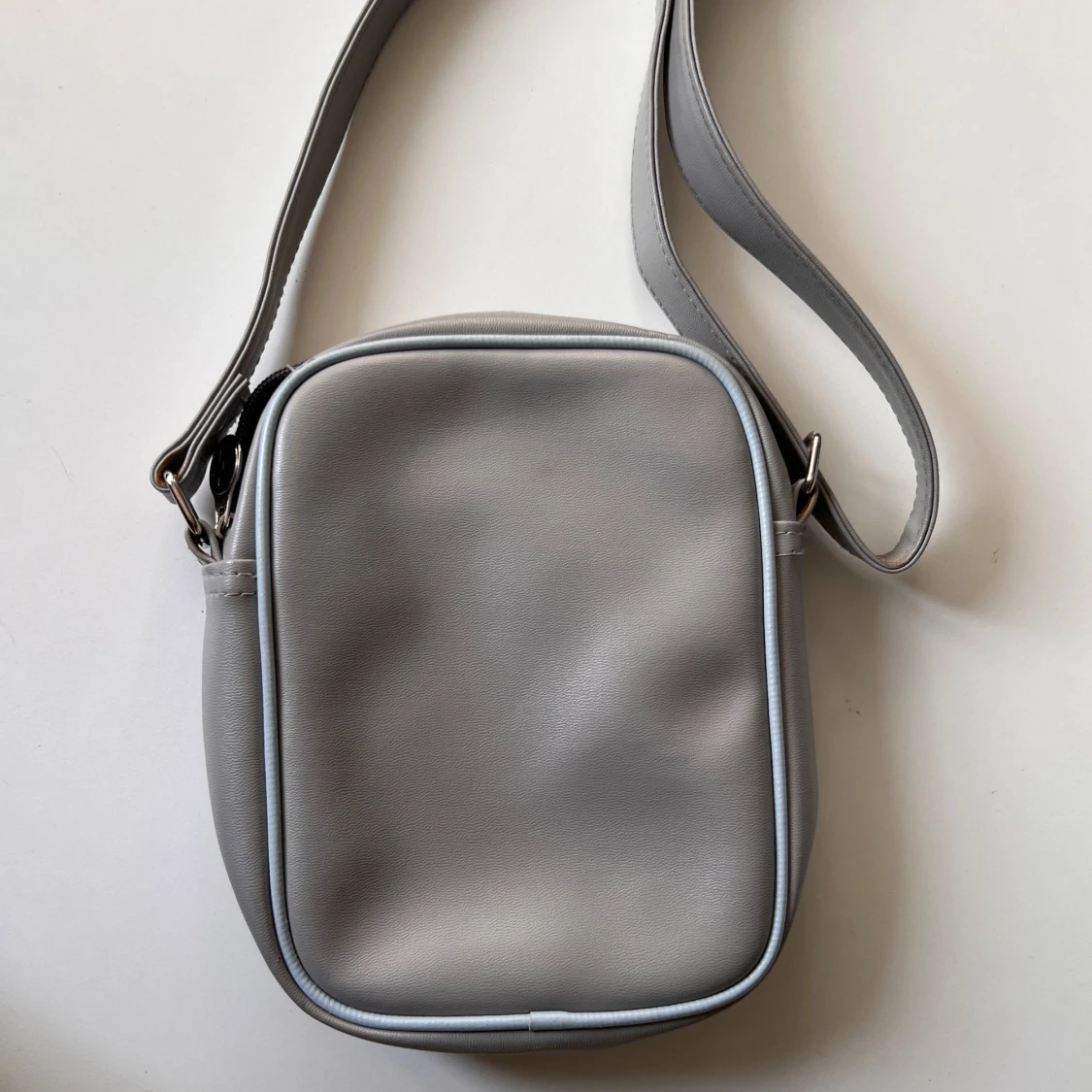 Grå axelväska från Gola - 2
