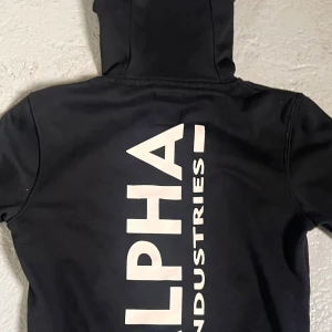 ALPHA INDUSTRIES hoodie - Bara använd i en månad 