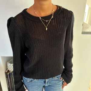 Cool stickad tröja  - Halvt genomskinlig stickad tröja! Toppen skick🖤🖤🖤