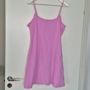 Rosa klänning  - Helt oanvänd i bra skick! 