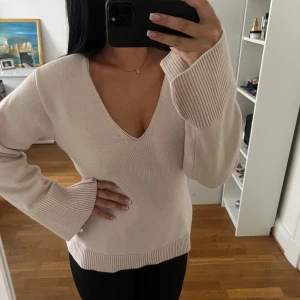 Stickad tröja H&M - Använd fåtal gånger, så gott som ny! 