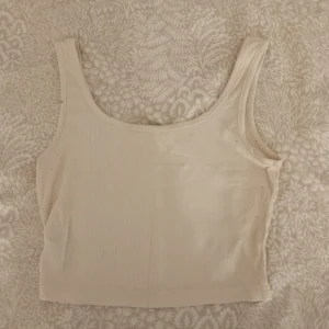 Linne - Har använt de här ett fåtal gånger å är inte lika vitt som de var när jag köpte de men annars finns de inga hål, fläckar eller annat