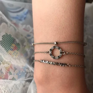 Bracelet trio - Tre olika armband. Går bra att köpa alla tre elr var för sig☺️