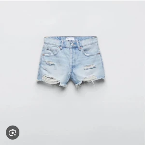zara jeansshorts 💕 - knappt använda och inga defekter 💖💖