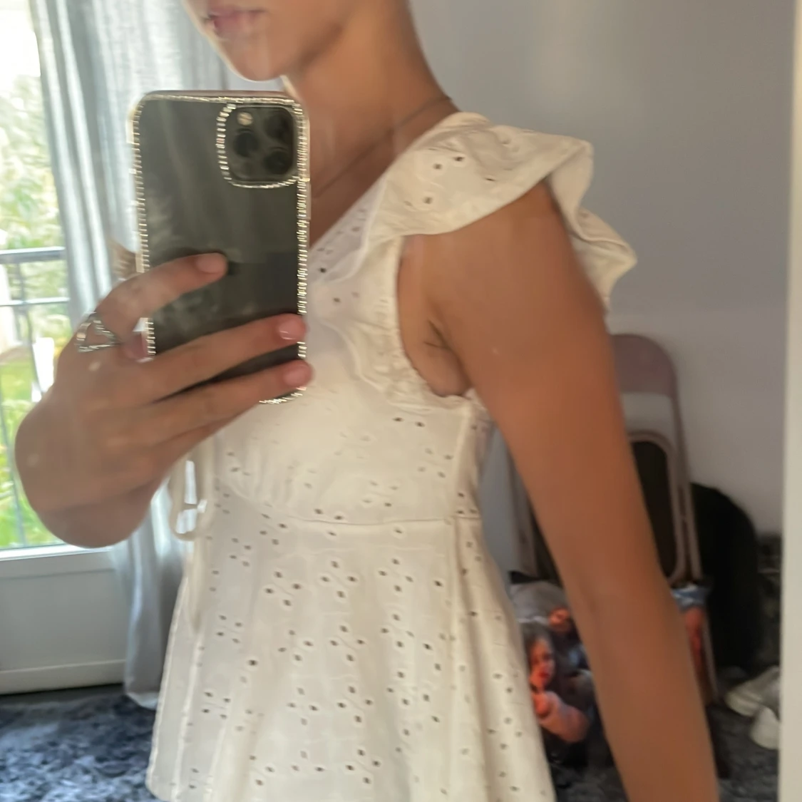 Vit blus med spetsdetaljer - 91