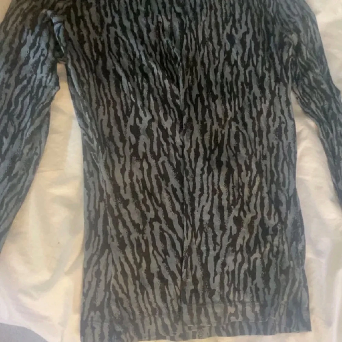 Långärmad tajt tröja med mönster  - 91