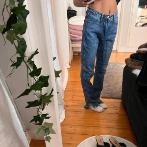 Jeans - Slits på utsidan av benet