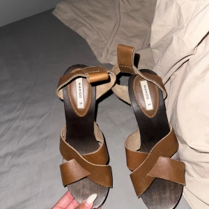 Sandaler - Jätte fina sommar skor från mango i storlek 38 säljer för att de inte har kommit till användning.