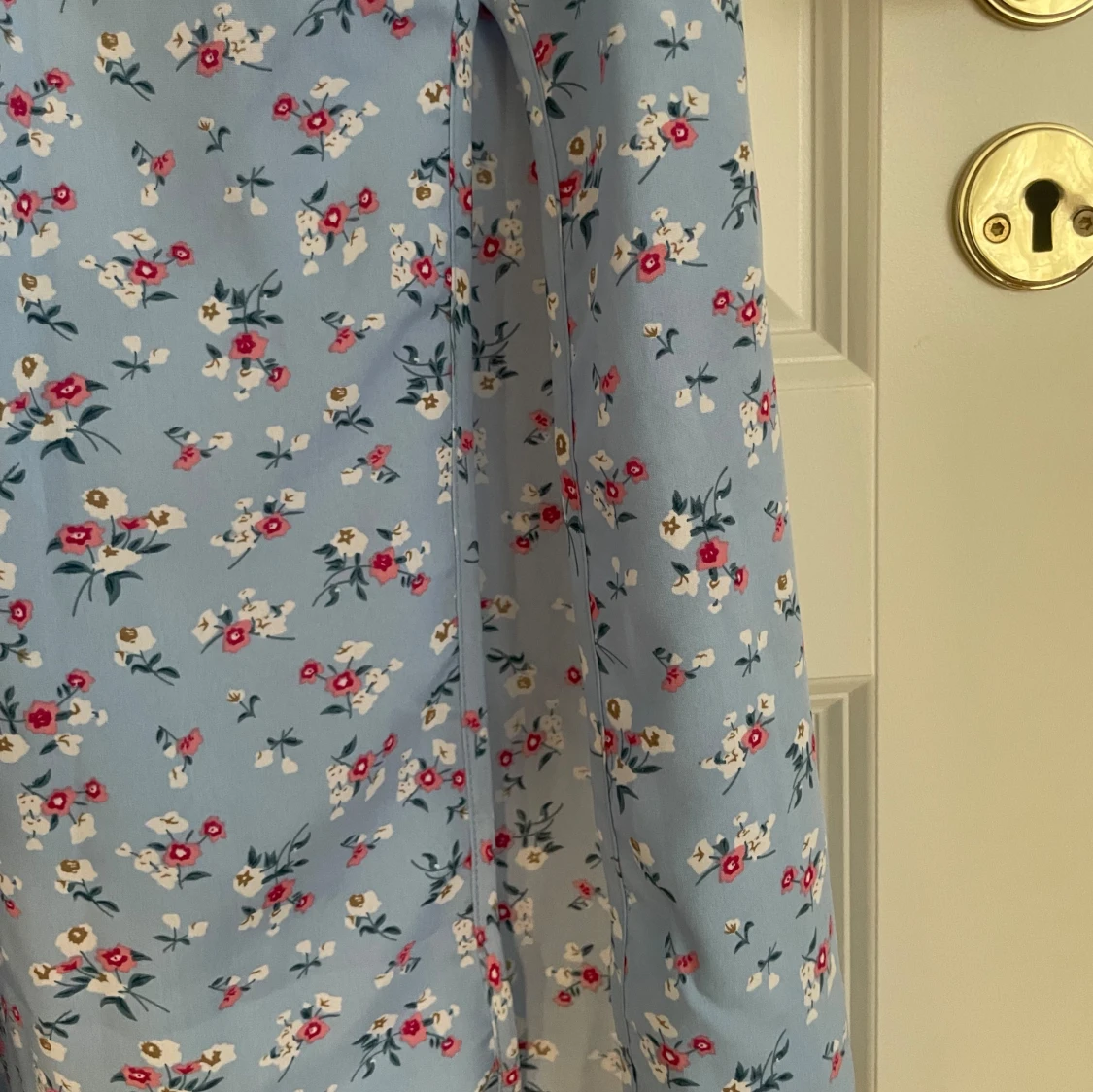 Blommig klänning med slits - 91