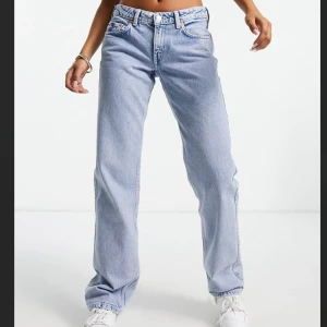Weekday jeans  - Lågmidjade Weekdayjeans som inte kommer till användning länge ❤️