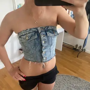 Säljer en supersnygg jeanstopp. Perfekt för alla tillfällen