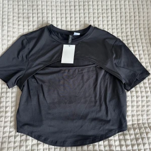 Topp från HM - Svart oanvänd topp från H&M.