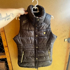 Brun ridväst  - Covelliero 