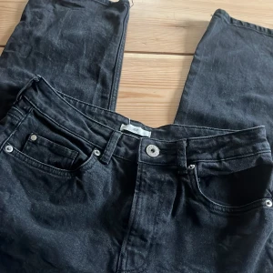 Black jeans  - Från H&M  Super snygga på, svarta, storlek S.  50kr