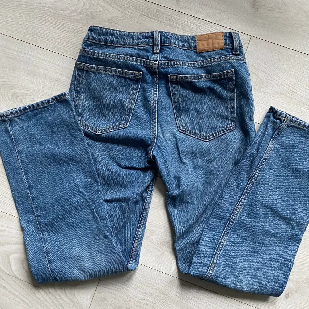Hela fina blå jeans från weekday. Storlek 26/30. Jeans & Byxor.