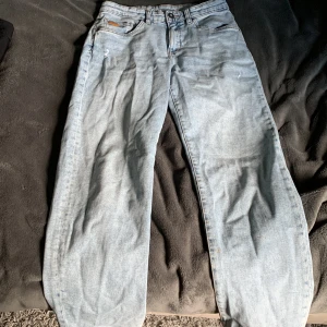 Ljusa jeans  - Passar xs herr sitter bra använda 2 gånger  158strl 