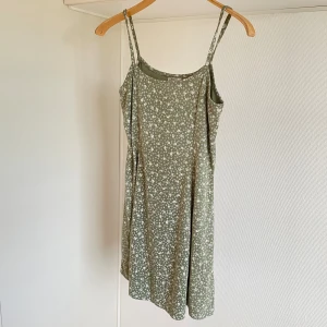 Trend klänningar storlek M - Trend klänningar storlek M