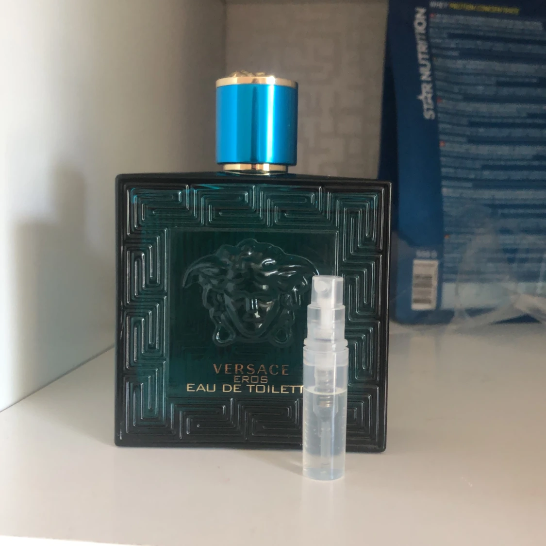 2ml flaska av Versace eros.