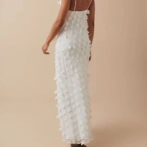 Vit klänning  - Jättefin klänning från Gina Tricot som är slutsåld🤍🩵Aldrig använd och prislapp kvar 