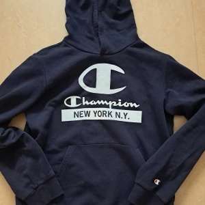 Champion hoodie - Perfekt skick och billig👍🏼🔥