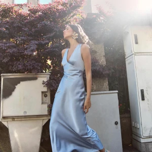 Söker zara klänning blå  - Söker denna klänning från zara!