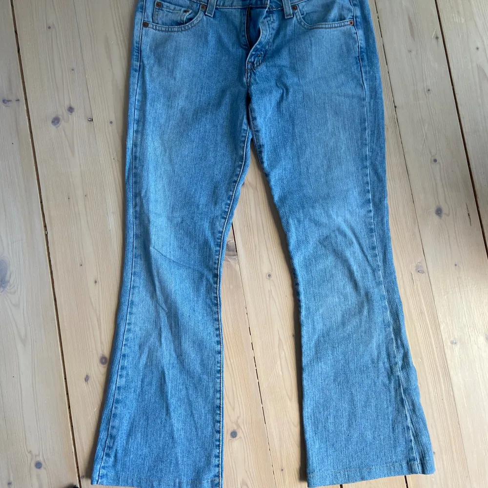 Lågmidjade jeans från Levis!!💓💓. Jeans & Byxor.