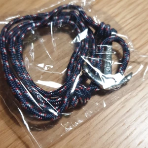 Blvckout armband - Onesize, nyskick, aldrig använd. 