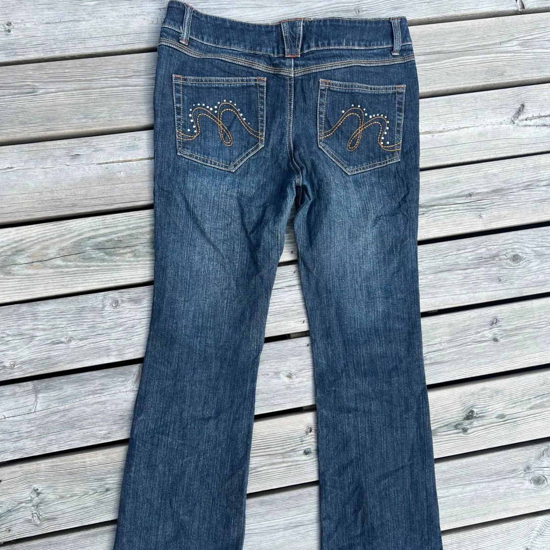 Lågmidjade y2k style Jeans, med Disney detaljer  - 90